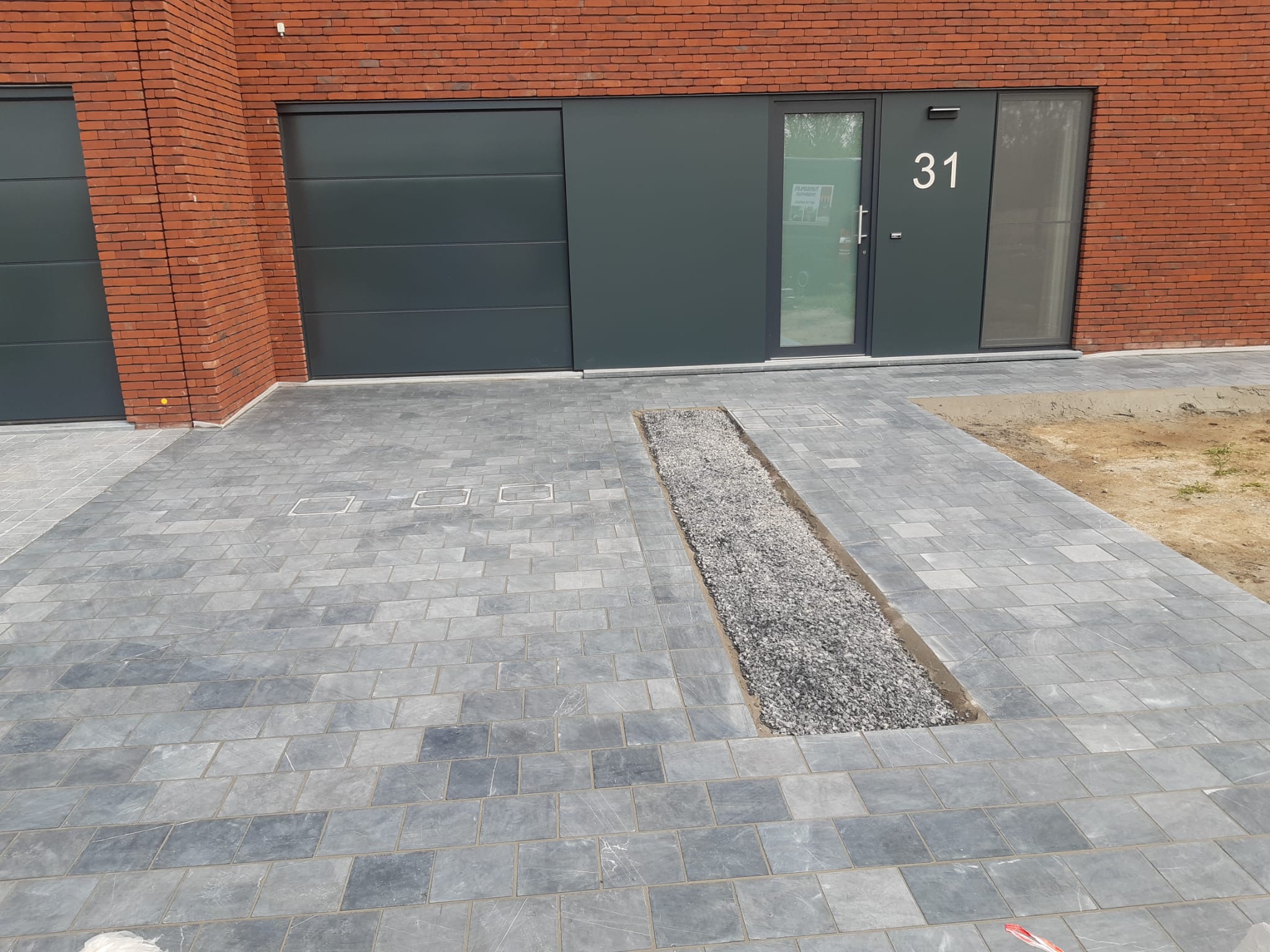 Verharding met blauwsteen